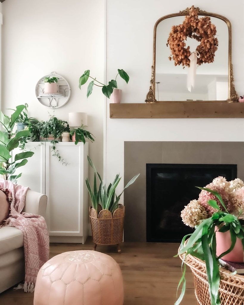 33. Incorporate Soft Pinks and Pastels for a Feminine Fall Look