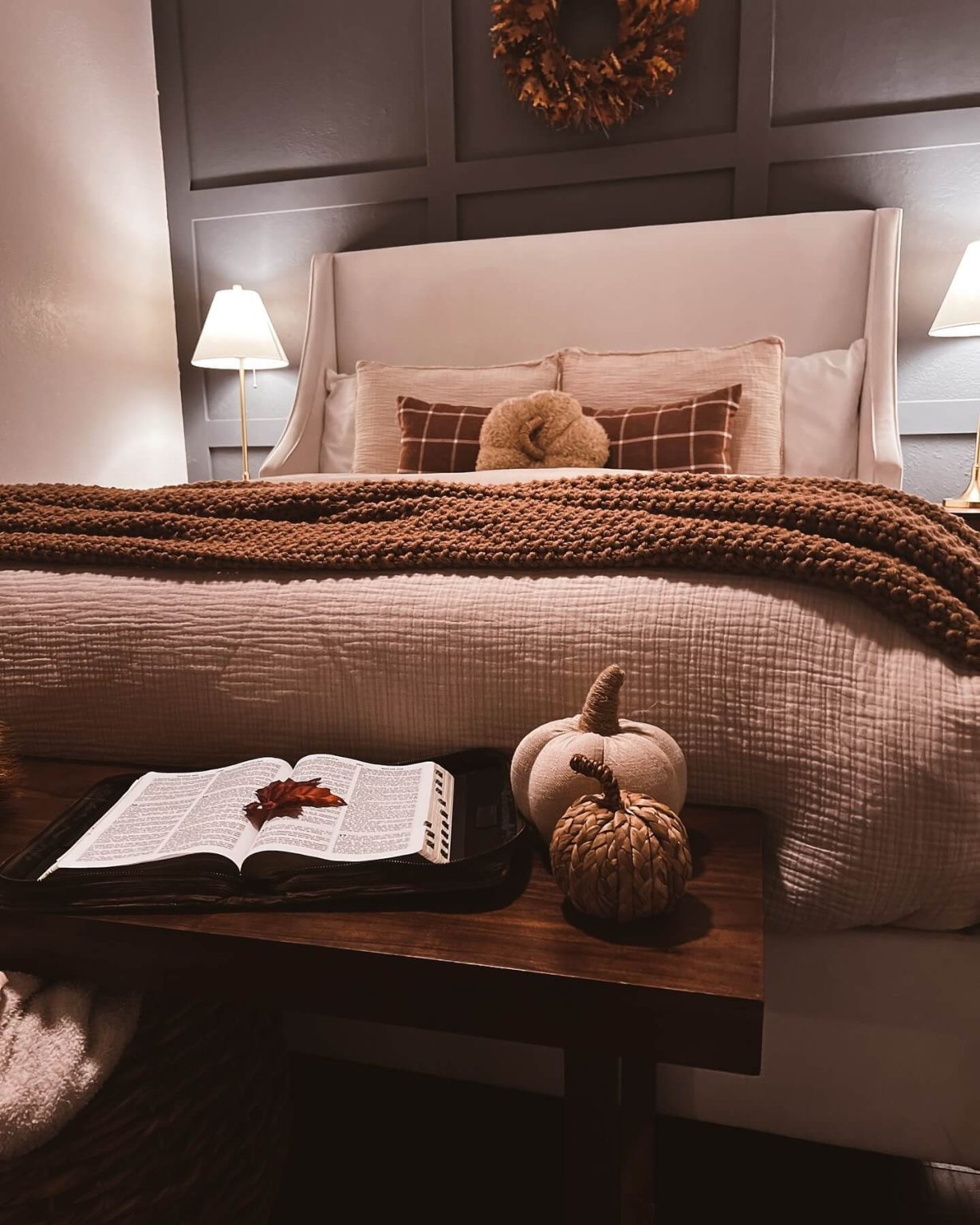 Cozy Fall Bedroom Decor Ideas for a Seasonal Makeover