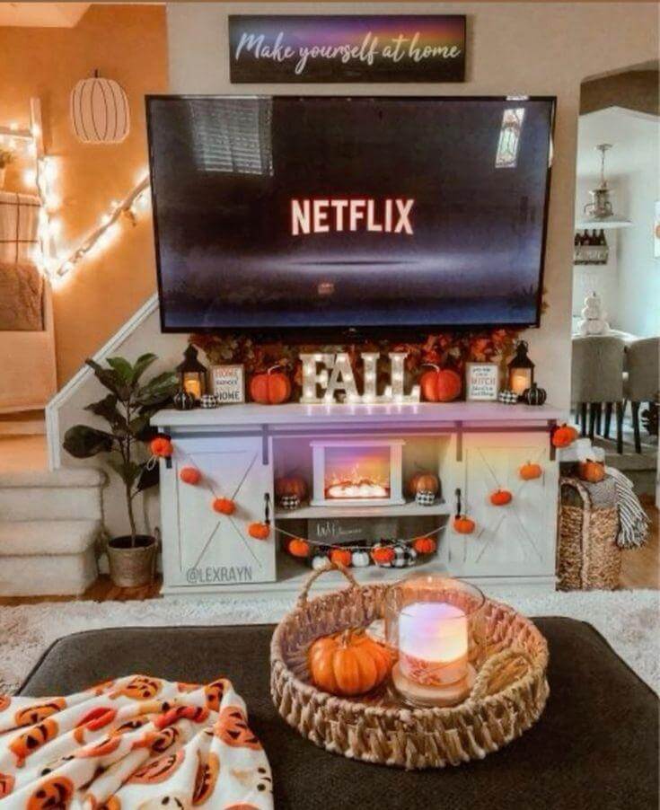 Pumpkin Garland & Glowing Accents