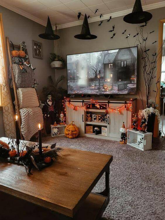 Spooky-to-Cozy Thanksgiving Transition