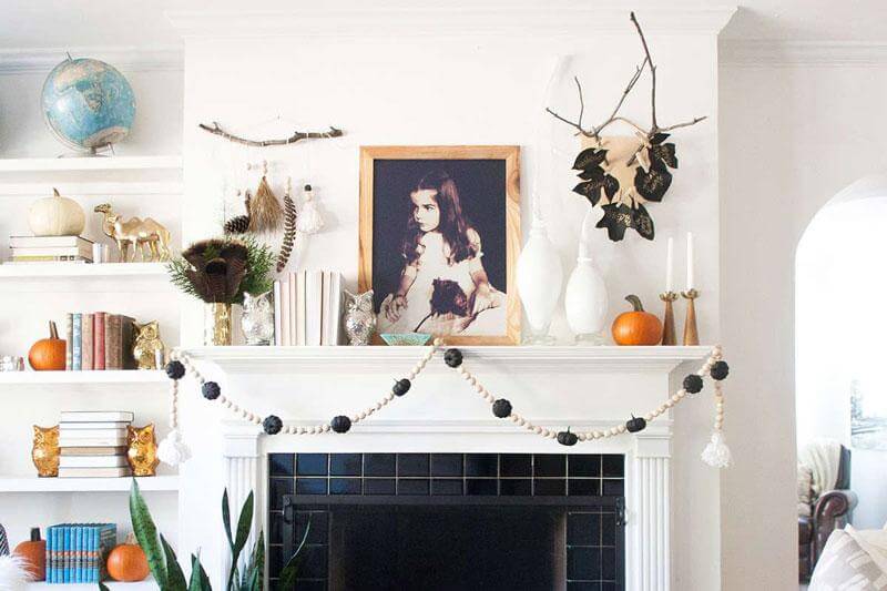 Minimalist Thanksgiving Mantel Styling
