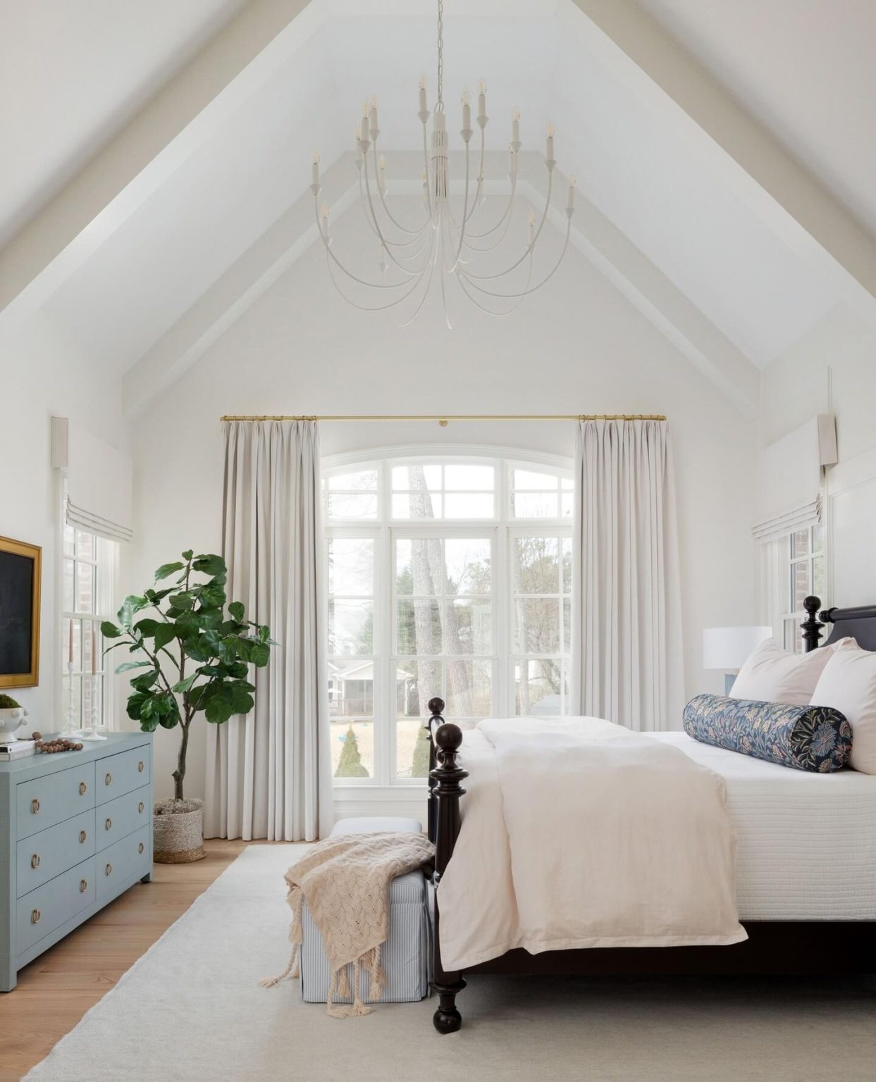 21 High Ceiling Bedroom Ideas That Redefine Elegance